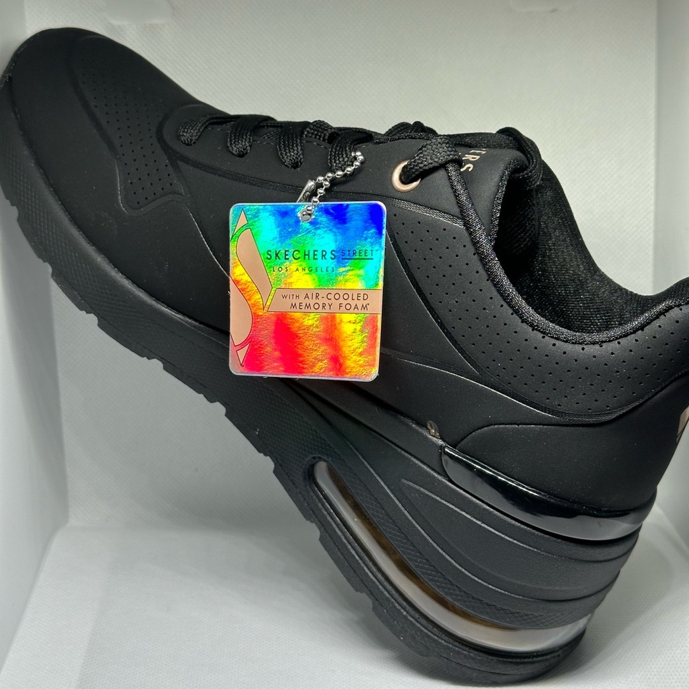 NIB SKECHERS MILLION AIR ELEVATED AIR WEDGE SNEAKERS